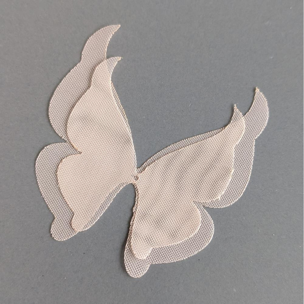 Čipkovaný motýlik z broskyňového šifónu, 5*5,5 cm