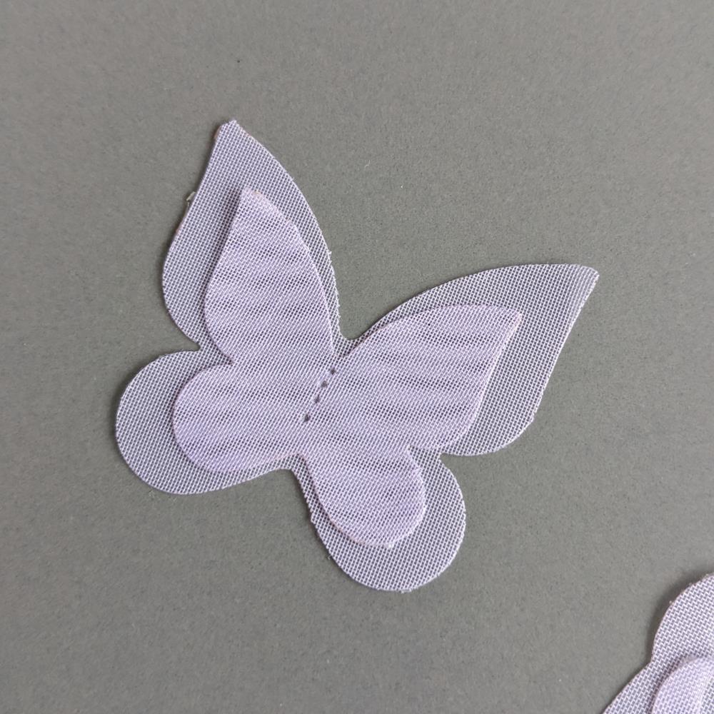 Jednoduchý motýľ z fialového šifónu, 4,5 x 4 cm