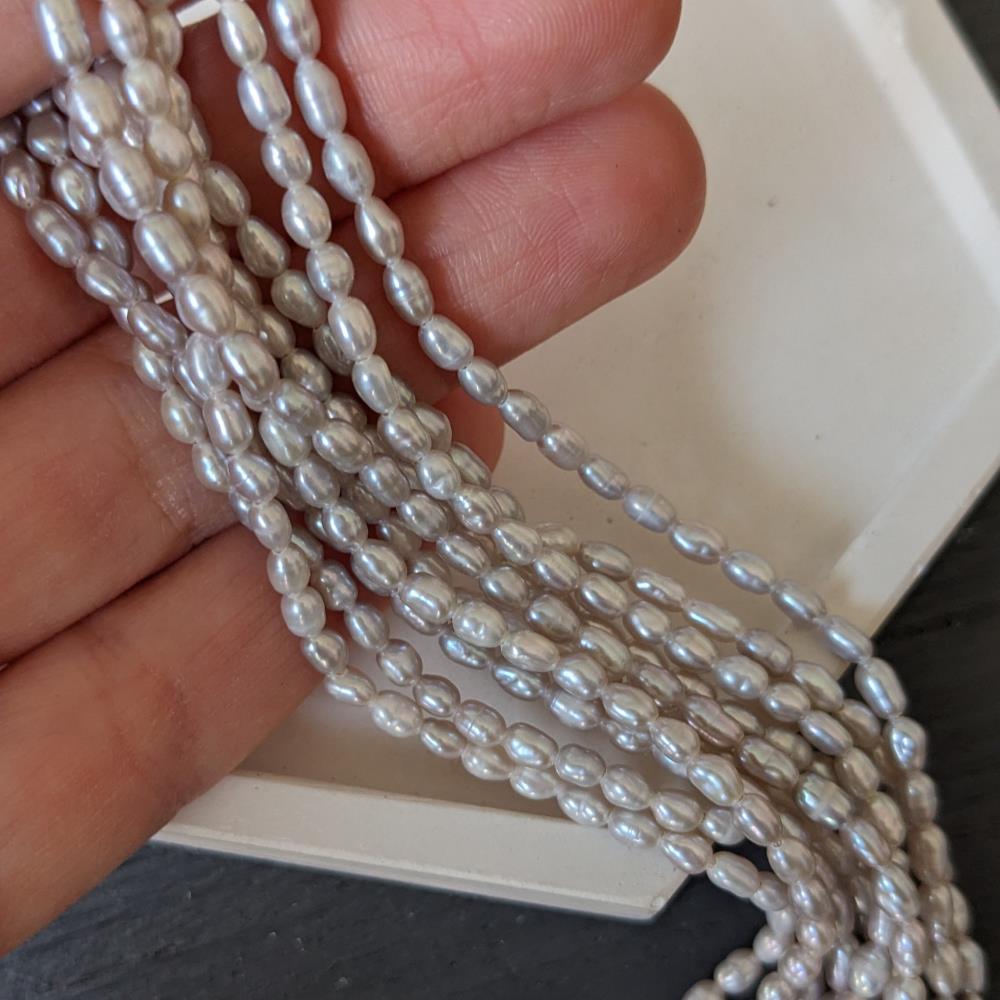 Prírodné sivé perly, ryžové, 3*3,5 mm, 34 cm