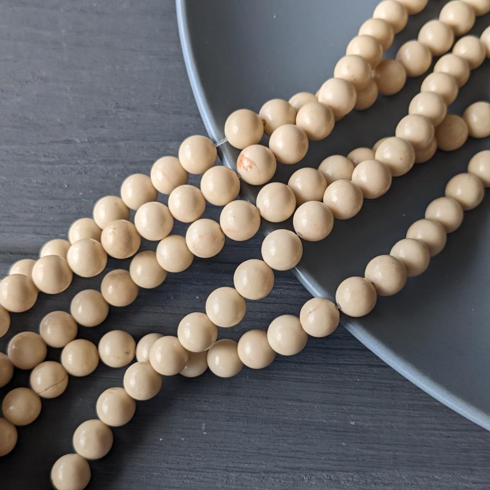 Biely jaspis, 8 mm, 38 cm