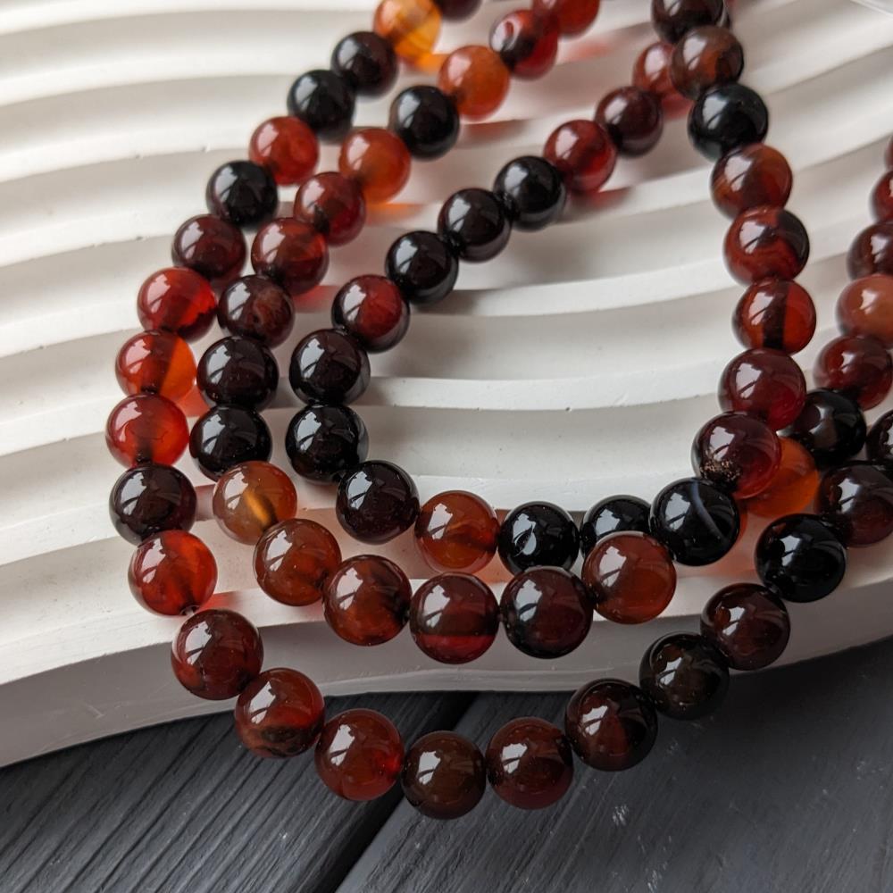 Pruhovaný achát, bordový, 8 mm, 45 korálok.