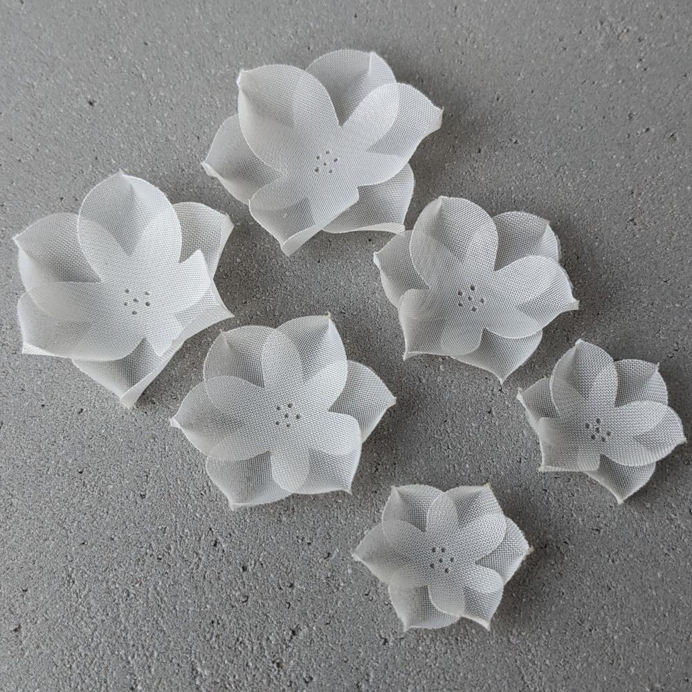 Šifónový kvet marshmallow, sivo-modrý, 3 cm