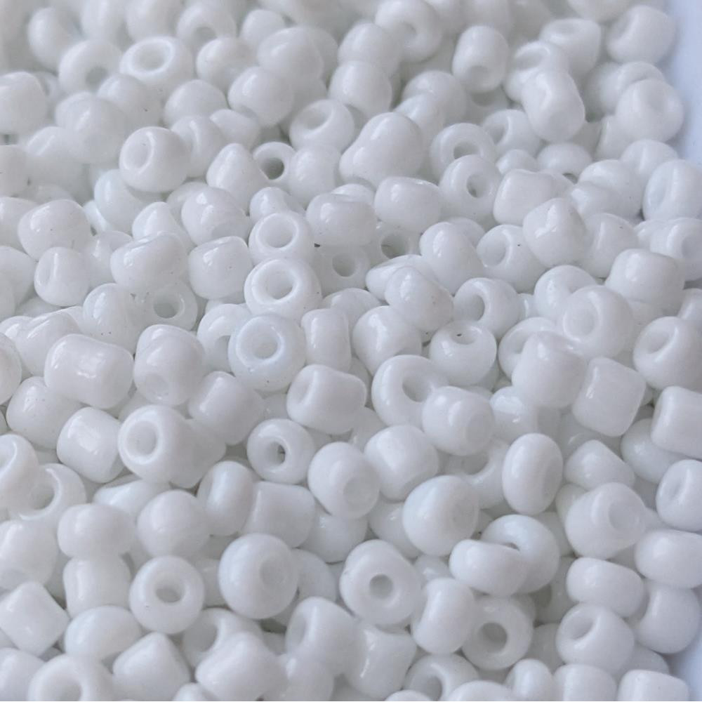 2 mm biele korálky z Číny, 10 gramov
