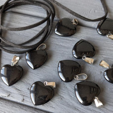 Prívesok so srdcom z čierneho obsidiánu, 20 mm