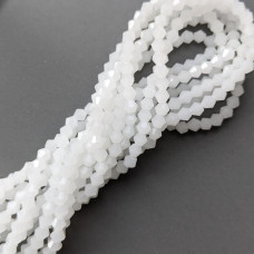 90 bikónový biely opál 4 mm