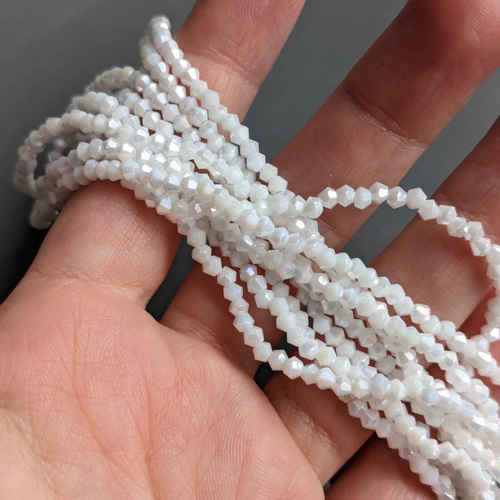 2 mm biele bicone korálky AB 170