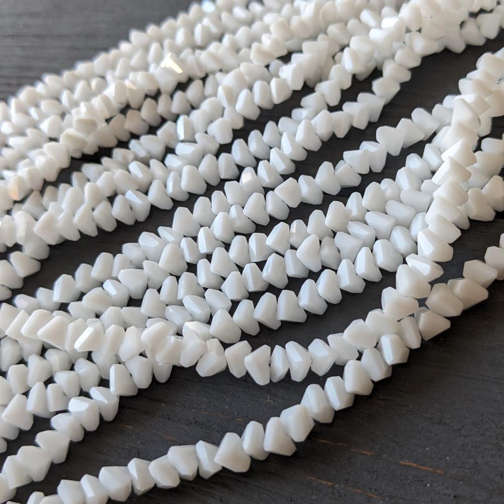 Krištáľový trojuholník 6*3,5 biely matný, 30 cm