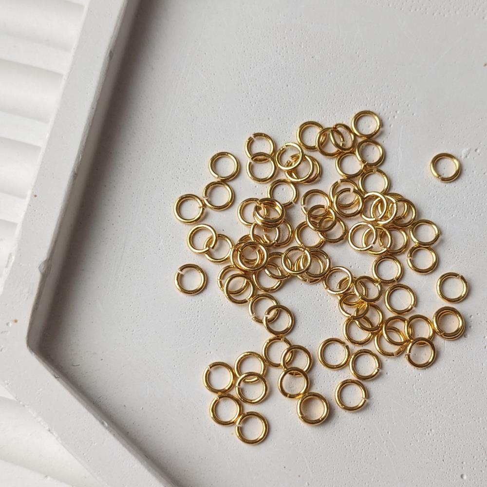 Spojovací krúžok zo zliatiny Lux, 4 mm, citrónovo zlatá