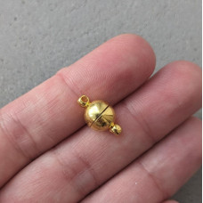 Magnetický guľôčkový zámok 8 mm, zlatá farba.