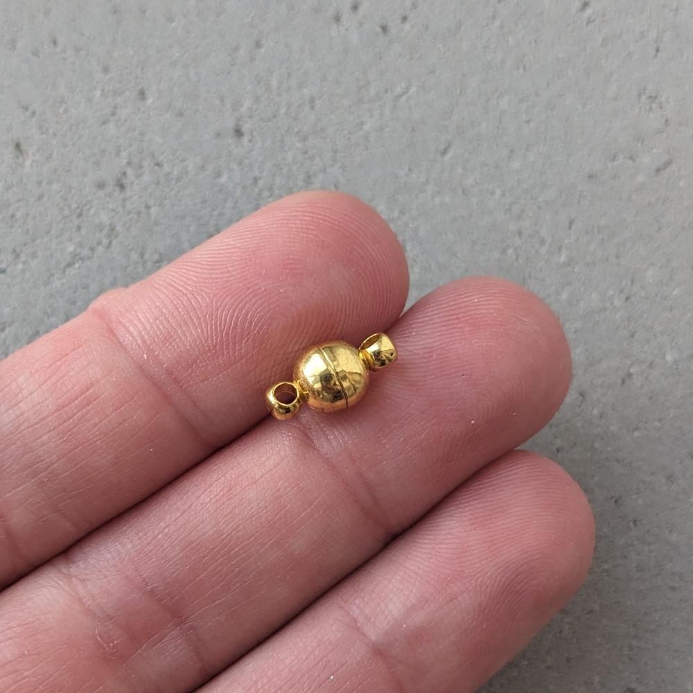 Magnetický guľôčkový zámok 6 mm, zlatá farba.