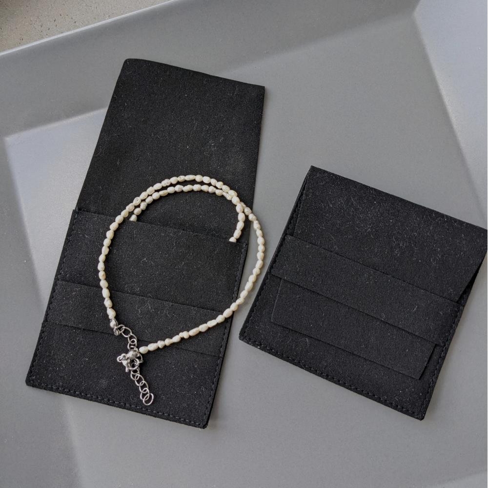 Darčeková obálka z mikrovlákna, 8*8 cm, čierna