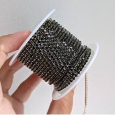 2 mm čierna retiazka s kamienkami v striebornej farbe