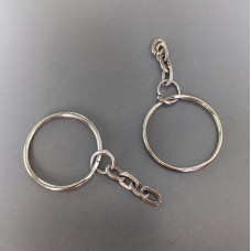 Podstavec na kľúčenku 25 mm, oceľová farba.