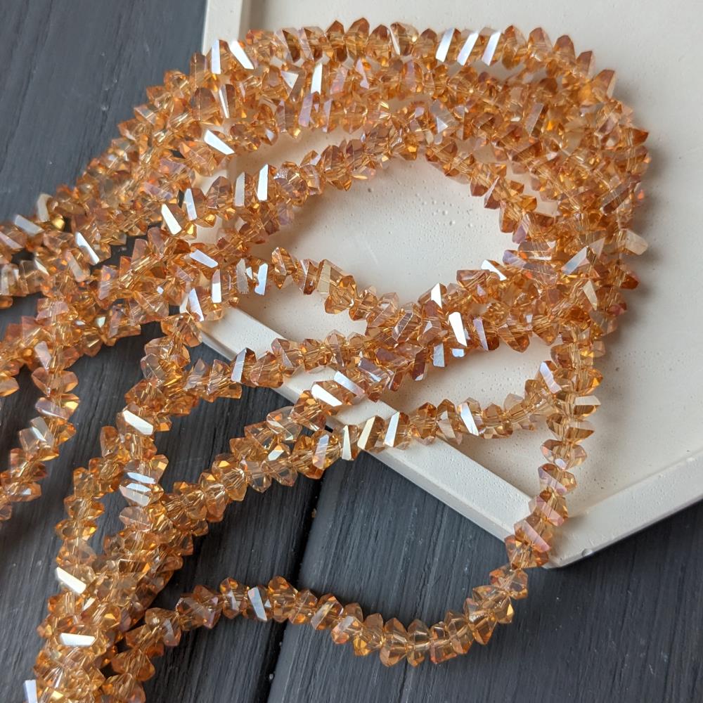 Krištáľový trojuholník 6*3,5 šampanské, 30 cm