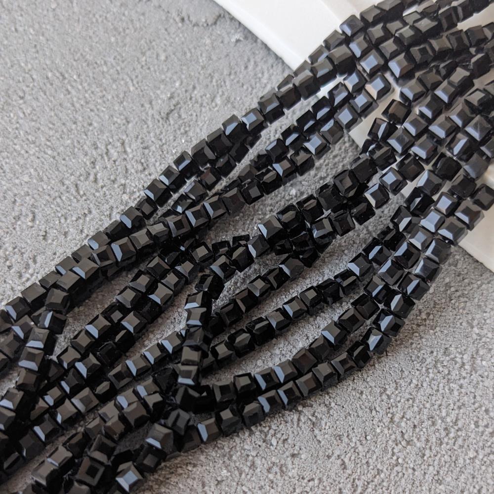 3mm kocka čierna, 95 ks