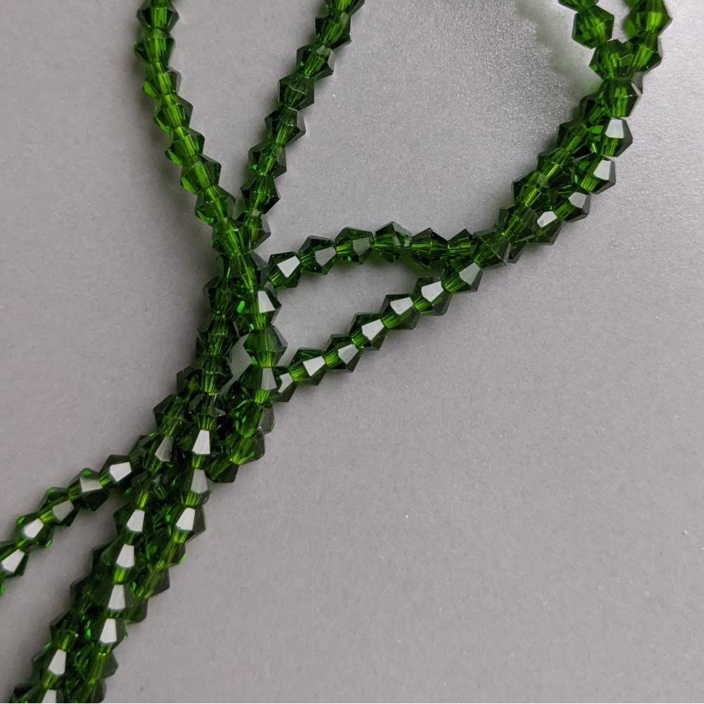 Tmavozelená korálka s dvojitým kužeľom, 4 mm, 117 korálok