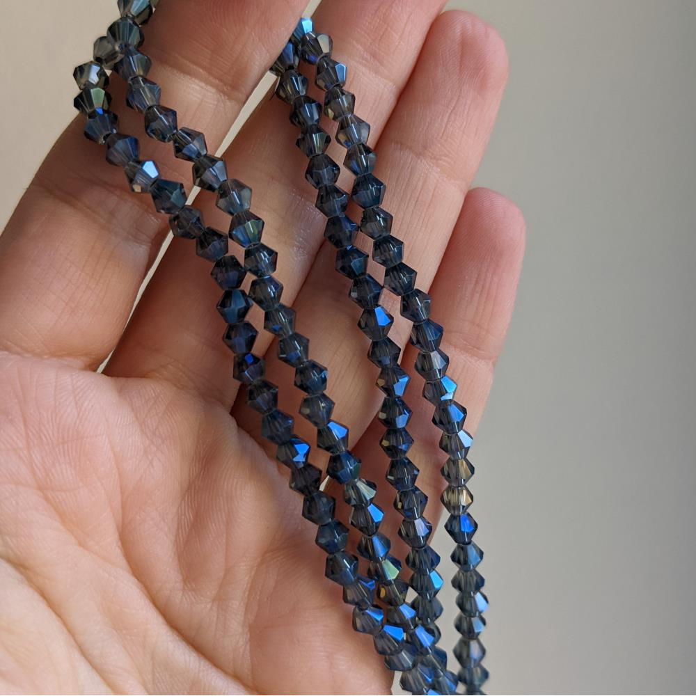 dvojkužeľové korálky, sivé s modrým dúhovaním, 4 mm, 100 korálok