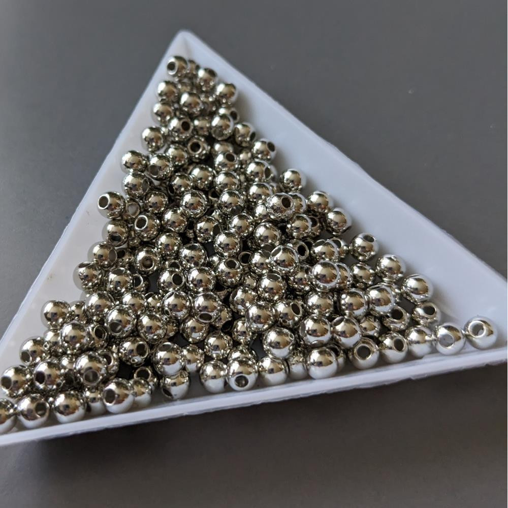 Hladkй akrylovй striebornй korбlky 4 mm, 50 gramov, 1700 ks.