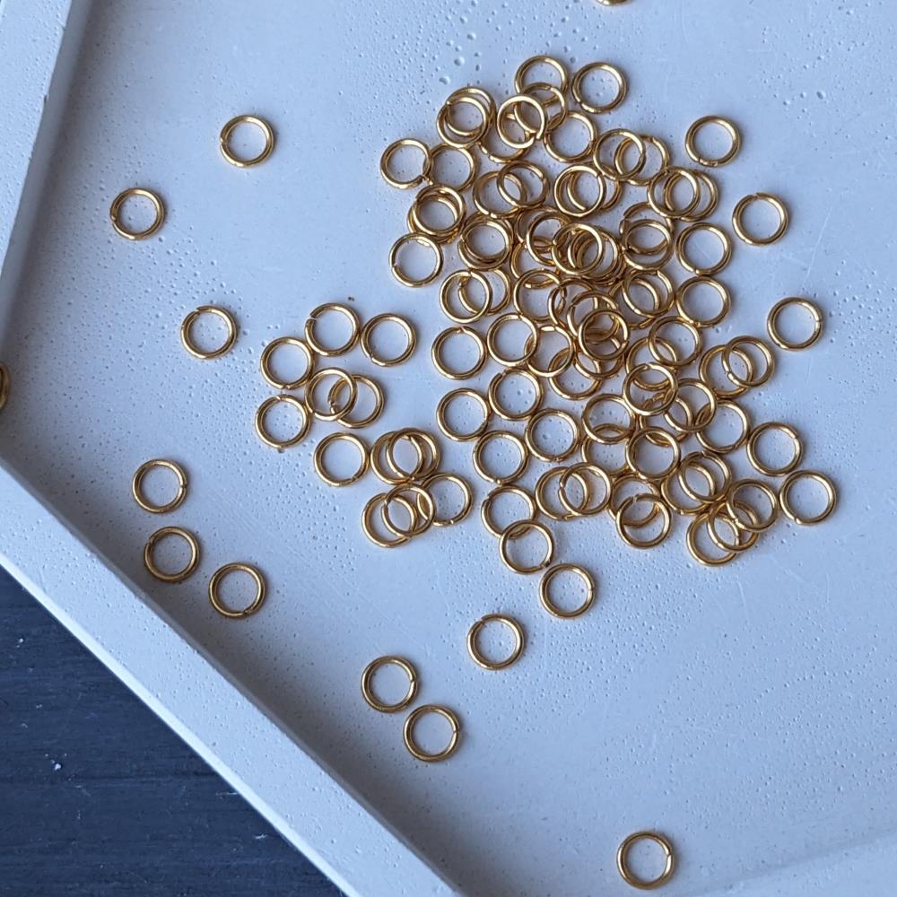 Spojovací krúžok z nehrdzavejúcej ocele zlatý 4*0,6 mm