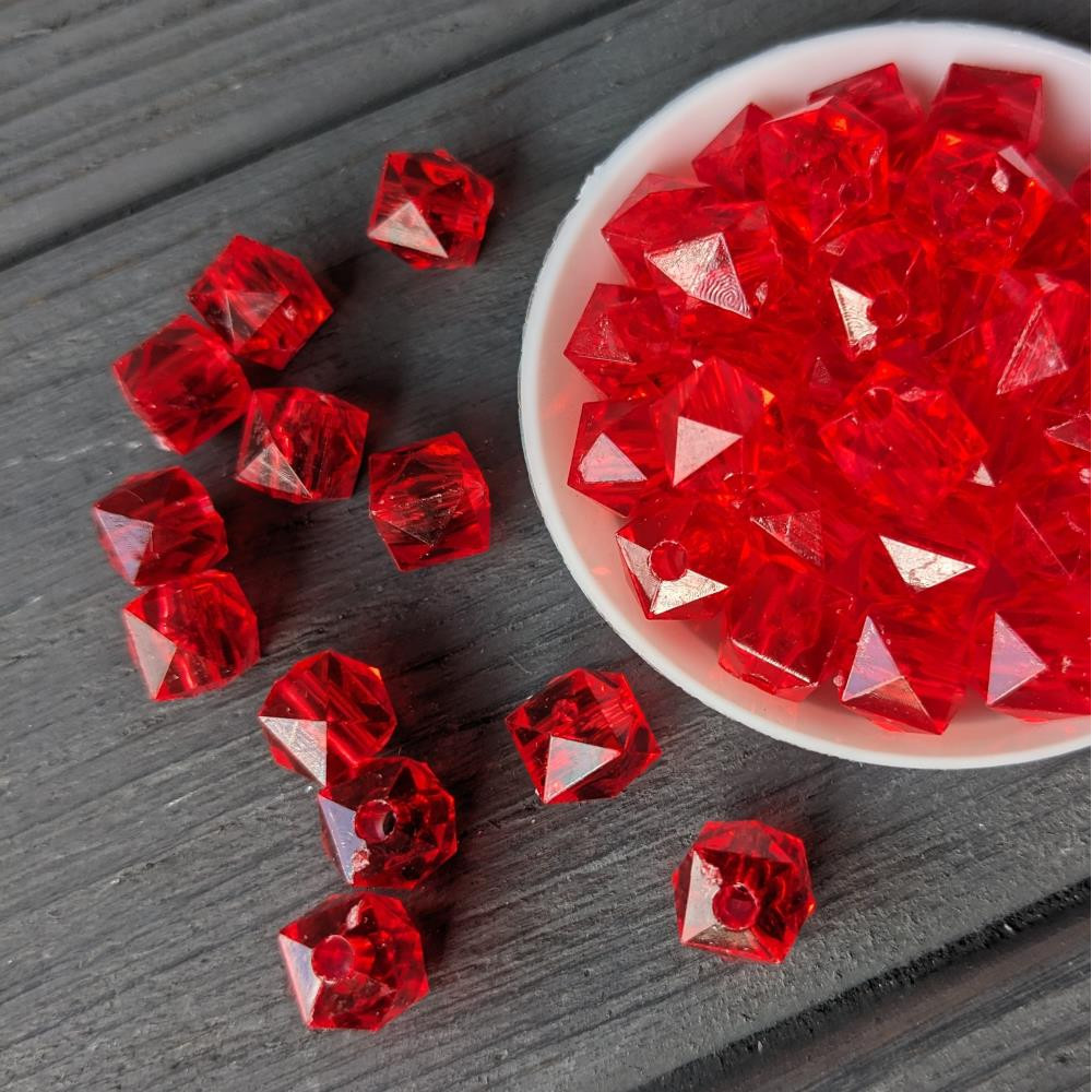 10 mm červené akrylové korálky v kocke, 500 gramov, 1100 kusov