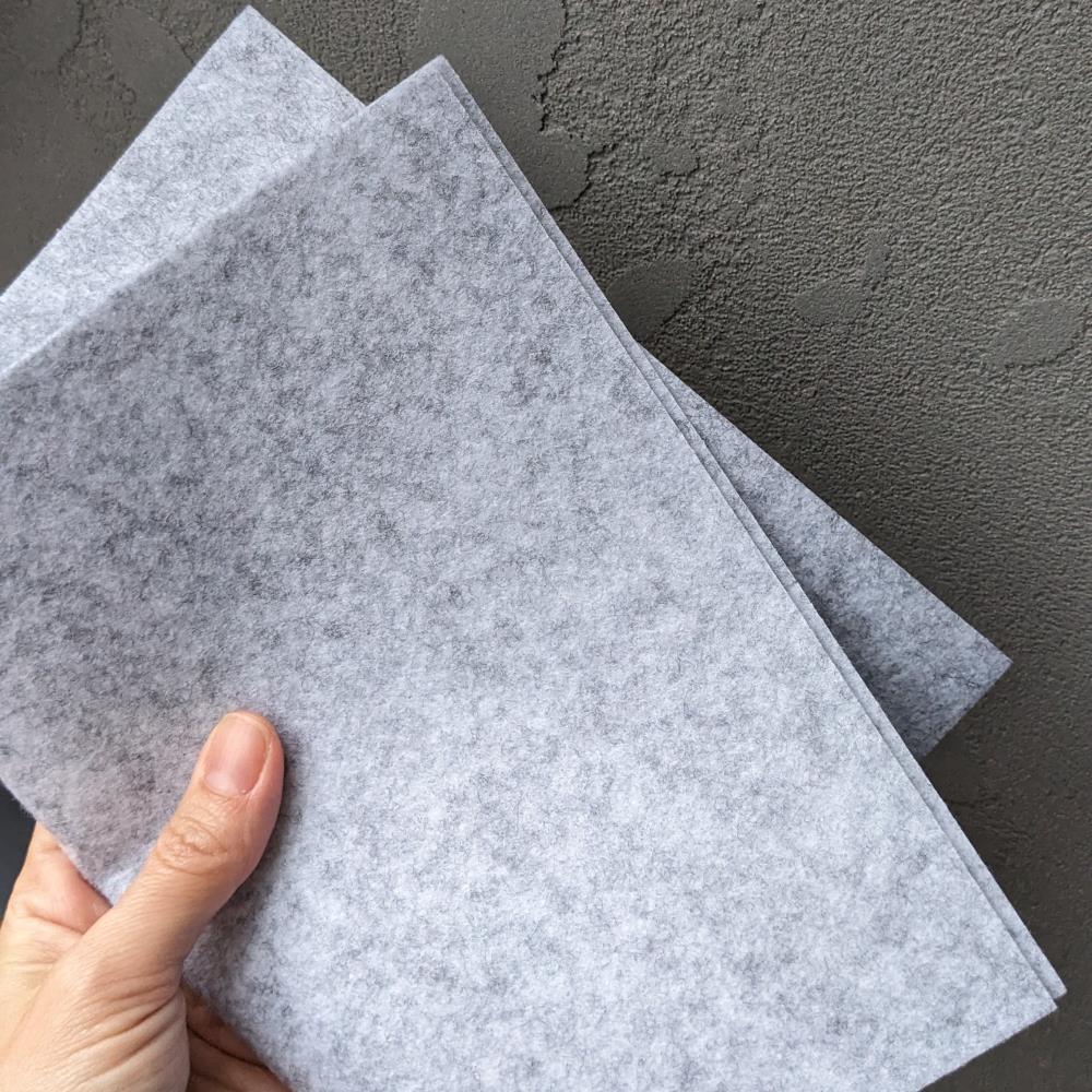 Plsť svetlosivá melanžová tvrdá 1mm 20*30