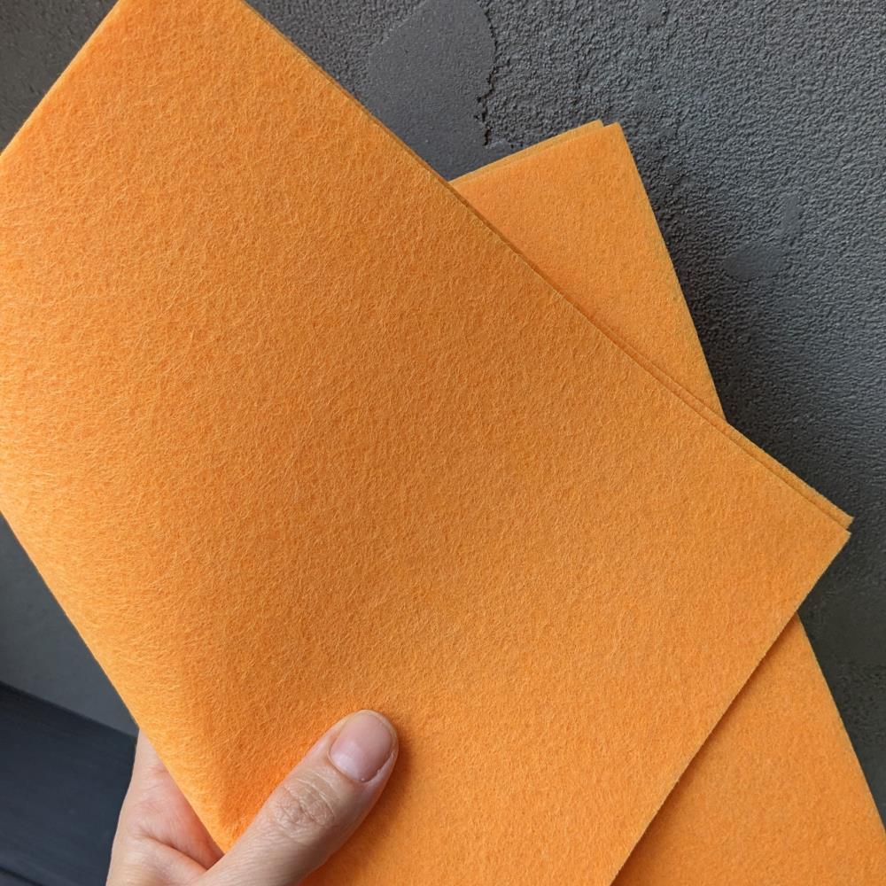 oranžová tvrdá plsť 1mm 20*30