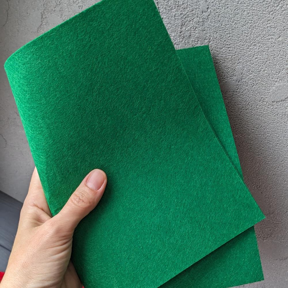 Tmavozelená tvrdá plsť 1 mm 20*30