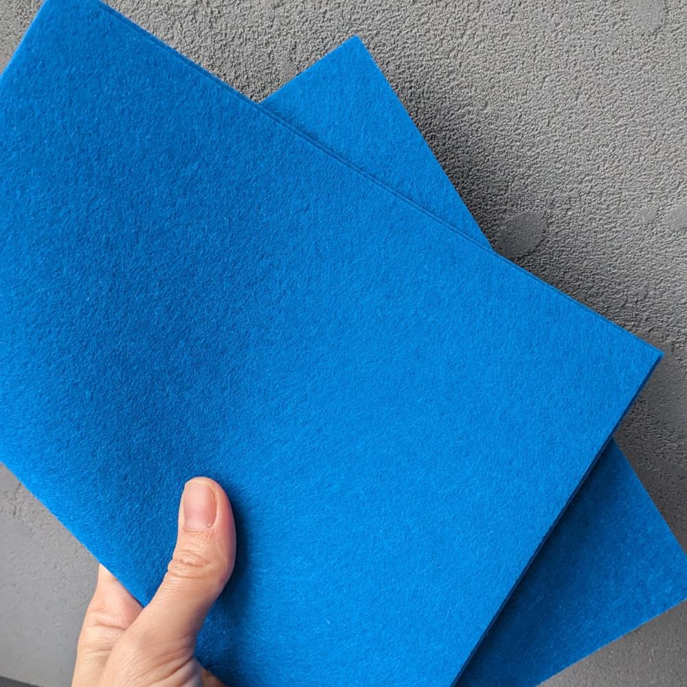 modrá tvrdá plsť 1 mm 20 * 30