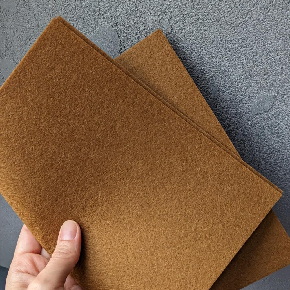 Plsť svetlohnedá tvrdá 1mm 20*30