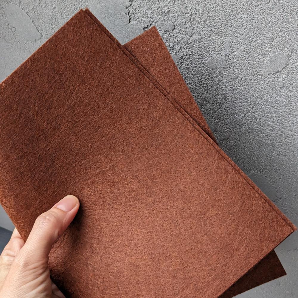 Plsť tmavohnedá tvrdá 1mm 20*30