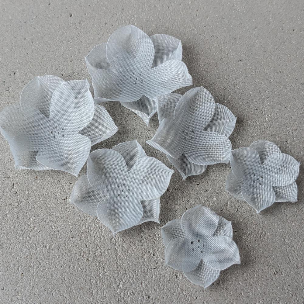 Šifónový kvet marshmallow, sivo-modrý, 5 cm